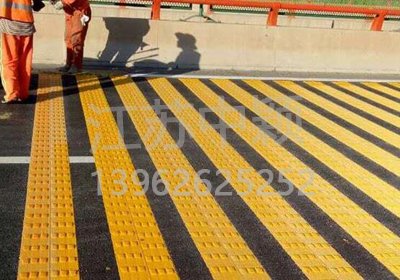 青島道路劃線 青島交通劃線一平方米多少錢？