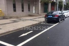 車停在車位也被貼處罰單子？交通警察：這三種停車方式也算違規(guī)！