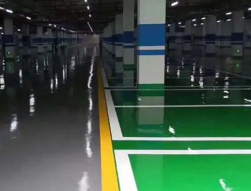 蘇州環(huán)氧地坪解析：地坪漆施工時(shí)怎么樣保護(hù)墻面、設(shè)備不被污染？