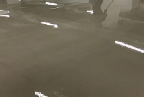 蘇州環(huán)氧地坪廠家分析水泥自流平的特點(diǎn)特點(diǎn)，水泥自流平地面哪家好?