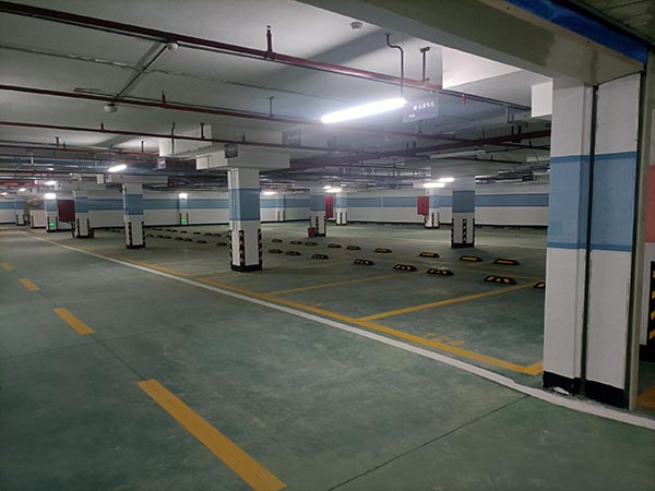 江蘇中穎停車位劃線項(xiàng)目施工案例圖。