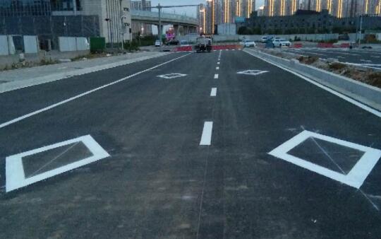 蘇州道路標(biāo)線刮涂過程中應(yīng)注意的幾個(gè)問題？