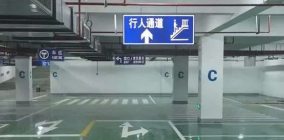 江蘇中穎專業(yè)施工團(tuán)隊(duì)，您的停車場劃線專家
